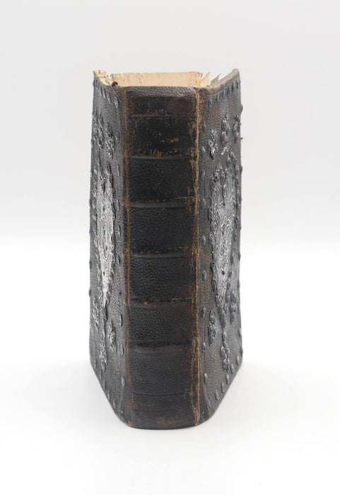 ELABORATE BINDING WITH METAL FURNITURE